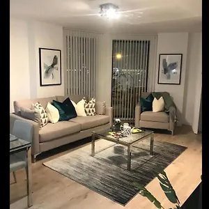 Luxurious 2 Bedroom In Canary Wharf Apartment London